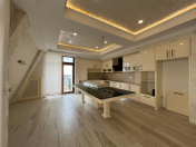 Satılır 4 otaqlı 210000 m2 yeni tikili Ağ şəhər