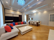 Satılır 3 otaqlı 132 m2 yeni tikili Elmlər Akademiyası m.