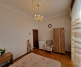 İcarəyə verilir 2 otaqlı 70 m2 köhnə tikili İçəri Şəhər m.