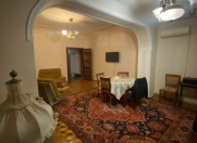 İcarəyə verilir 2 otaqlı 70 m2 köhnə tikili İçəri Şəhər m.