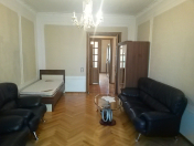 İcarəyə verilir 2 otaqlı 60 m2 köhnə tikili Hüseyn Cavid parkı