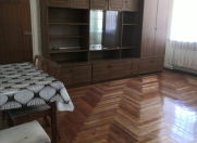 İcarəyə verilir 4 otaqlı 100 m2 köhnə tikili Həzi Aslanov m.