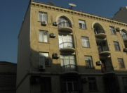 İcarəyə verilir 1 otaqlı 45 m2 köhnə tikili İçəri Şəhər m.