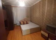 İcarəyə verilir 3 otaqlı 65 m2 köhnə tikili Memar Əcəmi m.