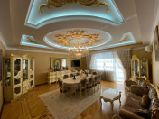 Satılır 4 otaqlı 205 m2 obyekt 28 May m.