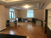 Satılır 5 otaqlı 250 m2 ofis 28 May m.
