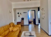 İcarəyə verilir 3 otaqlı 90 m2 köhnə tikili Şah İsmayıl Xətai m.