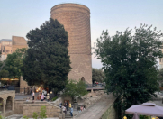 İcarəyə verilir 1 otaqlı 60 m2 köhnə tikili İçəri Şəhər m.