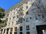 Satılır 3 otaqlı 82.9 m2 köhnə tikili Səbail r.