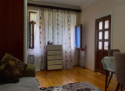 Satılır 2 otaqlı 50 m2 köhnə tikili Memar Əcəmi m.