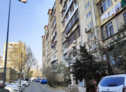 Satılır 2 otaqlı 45 m2 köhnə tikili Ayna Sultanova heykəli