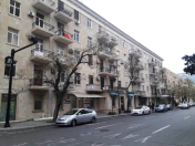 İcarəyə verilir 2 otaqlı 70 m2 köhnə tikili İçəri Şəhər m.