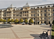 İcarəyə verilir 4 otaqlı 105 m2 köhnə tikili 28 May m.