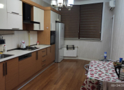 İcarəyə verilir 3 otaqlı 138 m2 yeni tikili 8 Noyabr m.