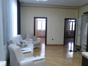 İcarəyə verilir 3 otaqlı 81 m2 köhnə tikili Sahil m.