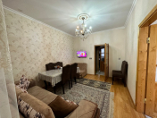 Satılır 2 otaqlı 50 m2 köhnə tikili Memar Əcəmi m.