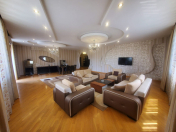 İcarəyə verilir 4 otaqlı 237 m2 köhnə tikili Gənclik m.