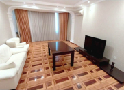 İcarəyə verilir 4 otaqlı 185 m2 yeni tikili Nizami m.