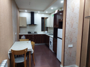 İcarəyə verilir 3 otaqlı 100 m2 köhnə tikili İncəsənət və Mədəniyyət Un.