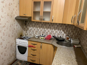 İcarəyə verilir 2 otaqlı 45 m2 köhnə tikili Elmlər Akademiyası m.