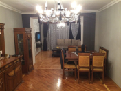 İcarəyə verilir 3 otaqlı 100 m2 köhnə tikili Gənclik m.