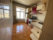 İcarəyə verilir 2 otaqlı 60 m2 köhnə tikili Xətai r.