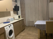 İcarəyə verilir 3 otaqlı 125 m2 yeni tikili Moskva univermağı