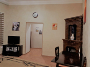 İcarəyə verilir 2 otaqlı 70 m2 köhnə tikili İçəri Şəhər m.