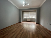 İcarəyə verilir 4 otaqlı 90 m2 ofis Elmlər Akademiyası m.