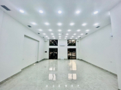 İcarəyə verilir 1 otaqlı 71 m2 ofis İnşaatçılar m.