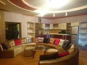 İcarəyə verilir 2 otaqlı 95 m2 yeni tikili 28 May m.