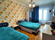 Satılır 3 otaqlı 100 m2 köhnə tikili Ayna Sultanova heykəli