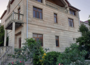 Satılır 7 otaqlı 375 m2 villa Badamdar