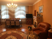 İcarəyə verilir 3 otaqlı 130 m2 köhnə tikili Şah İsmayıl Xətai m.