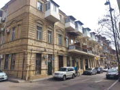 Satılır 5 otaqlı 150 m2 köhnə tikili Nizami m.