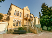 Satılır 6 otaqlı 400 m2 villa Badamdar