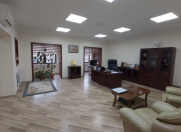 İcarəyə verilir 8 otaqlı 400 m2 ofis Elmlər Akademiyası m.