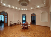 Satılır 12 otaqlı 800 m2 köhnə tikili Sahil m.