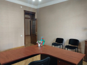İcarəyə verilir 4 otaqlı 230 m2 ofis Nəriman Nərimanov m.