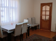 İcarəyə verilir 2 otaqlı 70 m2 köhnə tikili Memar Əcəmi m.