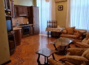 İcarəyə verilir 2 otaqlı 60 m2 köhnə tikili İçəri Şəhər m.