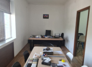 İcarəyə verilir 3 otaqlı 80 m2 ofis Elmlər Akademiyası m.