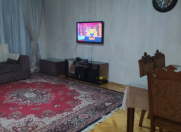 İcarəyə verilir 2 otaqlı 72 m2 köhnə tikili 28 May m.