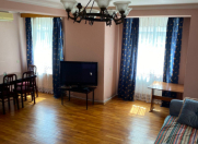 İcarəyə verilir 3 otaqlı 120 m2 köhnə tikili Gənclik m.