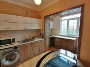 İcarəyə verilir 4 otaqlı 97 m2 köhnə tikili 8 Noyabr m.