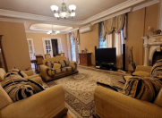 İcarəyə verilir 4 otaqlı 230 m2 köhnə tikili Elmlər Akademiyası m.