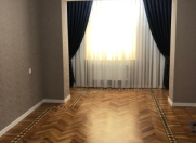 Satılır 2 otaqlı 70 m2 köhnə tikili Gənclik m.