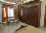 İcarəyə verilir 3 otaqlı 100 m2 yeni tikili 8 Noyabr m.