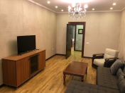 İcarəyə verilir 2 otaqlı 75 m2 köhnə tikili Şah İsmayıl Xətai m.