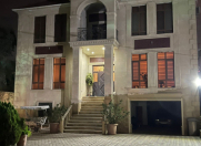 Satılır 9 otaqlı 690 m2 bağ evi Avtovağzal m.